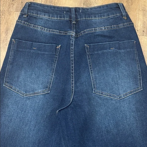 Wide-Leg Dark Blue Jeans - Picture 7 of 8